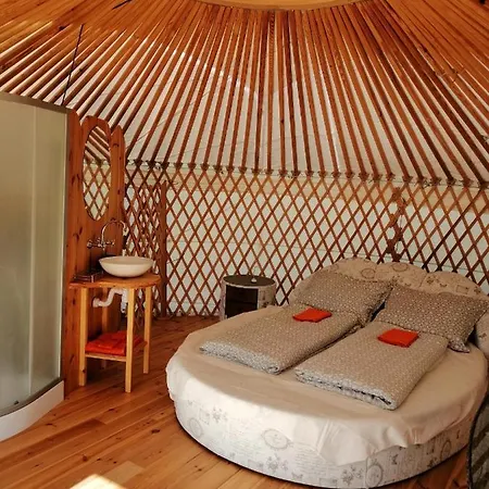 Jurta * Balatongyörök