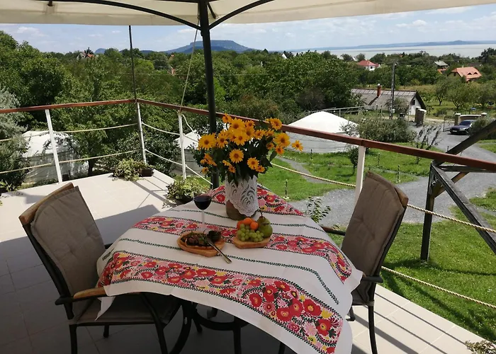 Jurta אוהל מפואר *