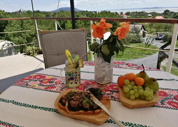 Jurta * Balatongyörök