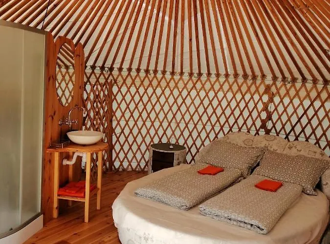 Jurta * Balatongyörök