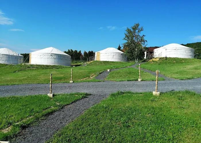 אוהל מפואר Jurta